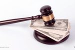 صدور کیفرخواست برای یک مدیر دولتی | کشف ۷۰ سکه تمام و ۱۰ نیم سکه از منزل و محل کار آقای مدیر | پرونده سازی می‌کرد و رشوه می‌گرفت