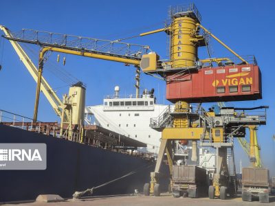 ۳۰۰هزار تُن نهاده دامی از بندر امام خمینی به سراسر کشور حمل شد