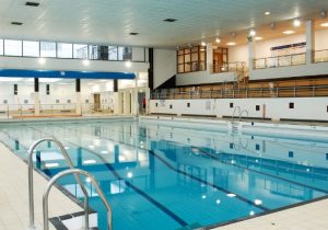 بهداشت شنا کردن در استخر: موقع شنا در استخر مواظب این موارد بهداشتی باشید