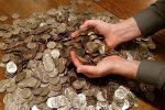 کشف ۸ هزار سکه تاریخی توسط جویندگان گنج