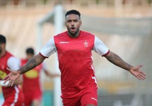 تلاش مهاجم پرسپولیس برای خروج مخفیانه از ایران!