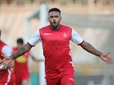 تلاش مهاجم پرسپولیس برای خروج مخفیانه از ایران!