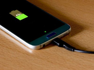 چرا گوشی را در طول شب شارژ نکنیم؟