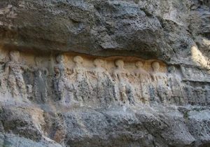 تعرض قاچاقچیان آثار باستانی به یک اثر در اندیکا/۱۲ مردی که قاچاقچیان سوراخ سوراخ‌ کردند