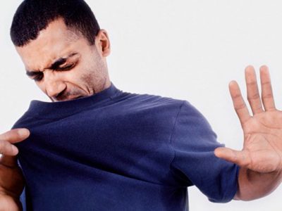 بوی بد بدن را با این روش‌های طبیعی از بین ببرید