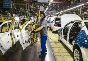 تهدید و شاخ و شانه کشیدن خودرو ساز گرانفروش برای دولت / این خودرو ساز، دولت را به توقف تولید تهدید کرد