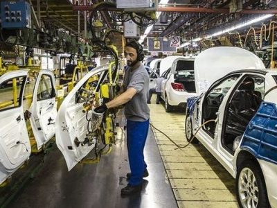 تهدید و شاخ و شانه کشیدن خودرو ساز گرانفروش برای دولت / این خودرو ساز، دولت را به توقف تولید تهدید کرد