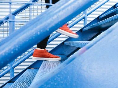 برای حفظ سلامتی قلب چند پله در روز بالا برویم؟