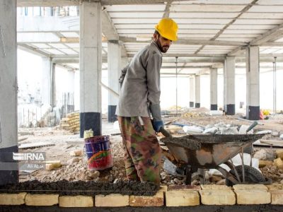 وزارت کار تکلیف کارگران را در تناقض اظهارات اخیر وزیر با معاونش روشن کند/ صحبت از حقوق ۵۰ میلیونی وزیر و تورم‌زا خواندن افزایش مزد، نمک پاشیدن روی زخم مردم است