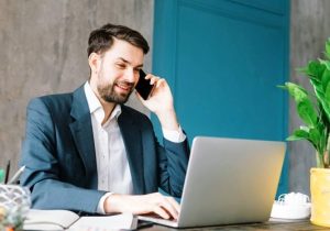 آداب و قوانین استفاده از موبایل در محل کار