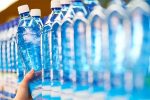 واقعیت هولناک آب معدنی ؛ با هر جرعه چه چیزی وارد بدنمان می‌کنیم؟