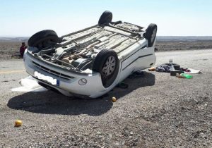 پرت شدن زن جوان و کودک یک‌ساله‌اش از خودرو / مرگ راننده اتوبوس در تصادف با تریلی