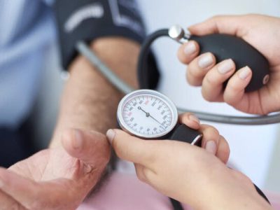 اگر فشار خون‌تان روی این عدد بود حتماً به پزشک مراجعه کنید/ چرا بعضی‌ها فشار خون بالا دارند؟