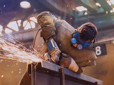 کارگران حوادث شغلی محیط کار خود را گزارش دهند