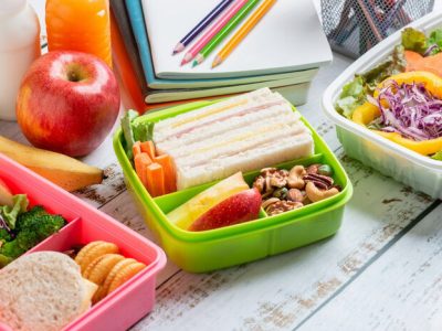 اهمیت تغذیه سالم در مدرسه/پرهیز از تهیه ساندویچ‌های سوسیس و کالباس