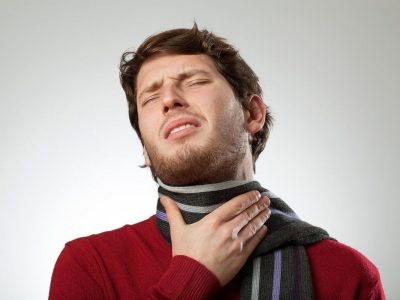 چرا با گلودرد از خواب بیدار می‌شویم؟