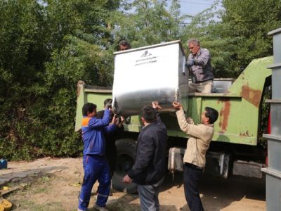 اهدای سطل‌های جمع آوری پسماند شهری با مشارکت شرکت نفت و گاز مسجدسلیمان