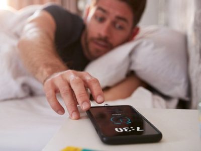تنظیم به تعویق انداختن زنگ بیدار شدن (snooze) روی گوشی مضر است؟