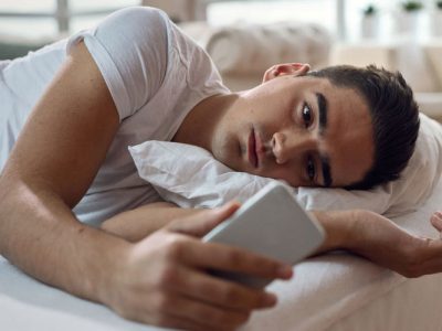 هشدار متخصصان قلب: هرگز اول صبح گوشی را چک نکنید