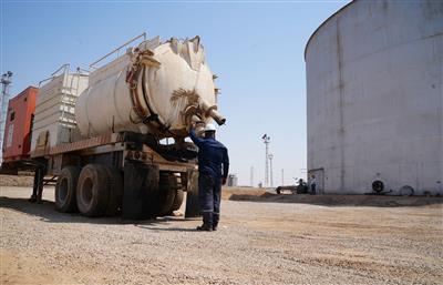 تخلیه سلج و رسوبات مخزن ۵۵ هزار بشکه ای نمکزدایی مارون ۵ در هفت روز