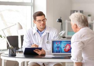 ویزیت پزشکان باید متناسب با جیب مردم باشد