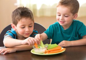 لزوم نظارت بر بوفه مدارس و جلوگیری از عرضه خوراکی‌های مضر