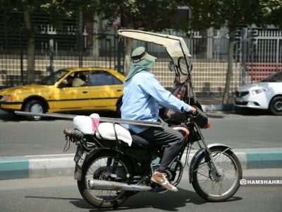 شیفت کاری داغ؛ روایت آدم‌هایی که در دمای ۵۰ درجه شهر را سرپا نگه می‌دارند