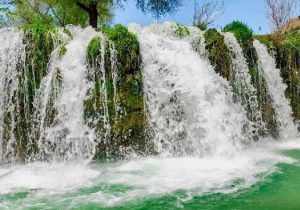 آبشارهای آرپناه لالی؛ بهشت خنک زاگرس در انتظار توسعه زیرساخت‌های گردشگری