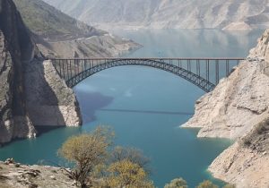 سقوط مرگبار جوان ۲۵ سال از نردبان پل دریاچه کارون
