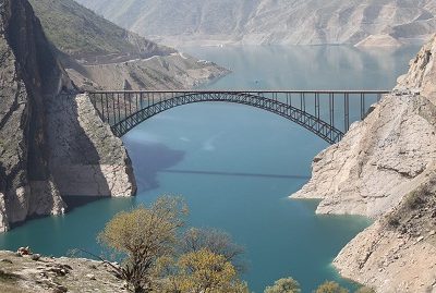 سقوط مرگبار جوان ۲۵ سال از نردبان پل دریاچه کارون