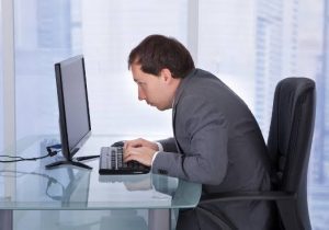 حفظ جان افراد پشت میز نشین با ۱۵ توصیه