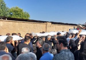 📌وداع ابدی با ۴ جان باخته حادثه تصادف محور مسجدسلیمان-اهواز / بی قراری و بی تابی دانش آموزان عزادار برای وداع با دوستان آسمانی شان