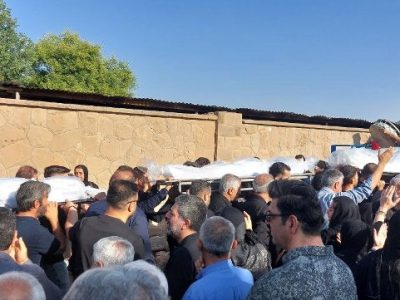 📌وداع ابدی با ۴ جان باخته حادثه تصادف محور مسجدسلیمان-اهواز / بی قراری و بی تابی دانش آموزان عزادار برای وداع با دوستان آسمانی شان